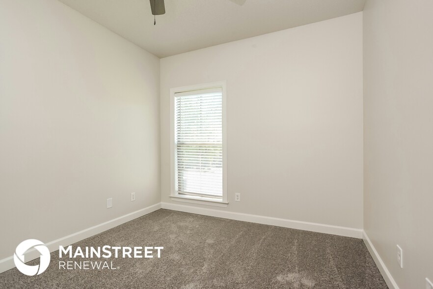Building Photo - 10105 Cypress Lake Dr N