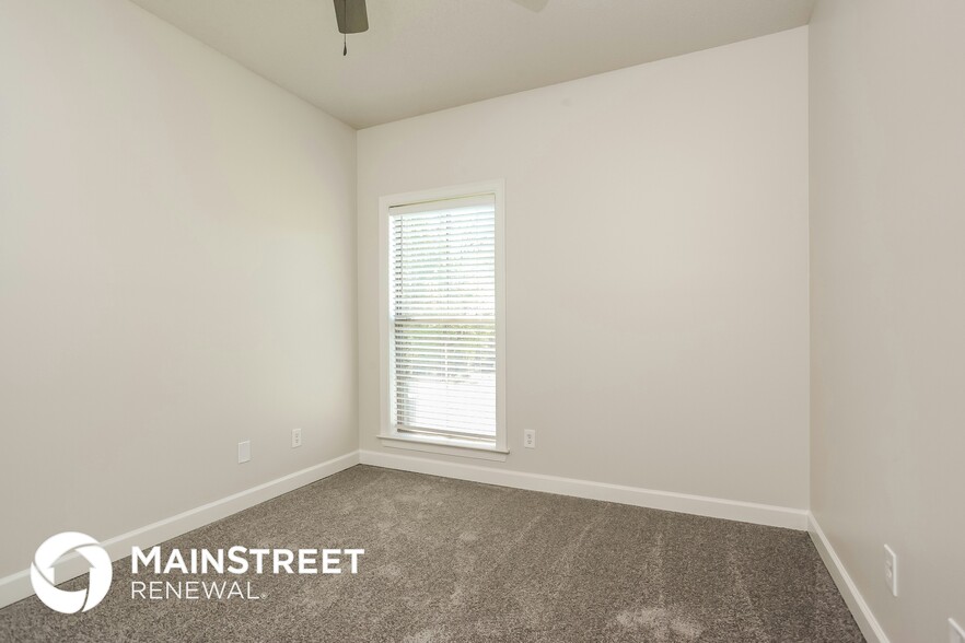 Building Photo - 10105 Cypress Lake Dr