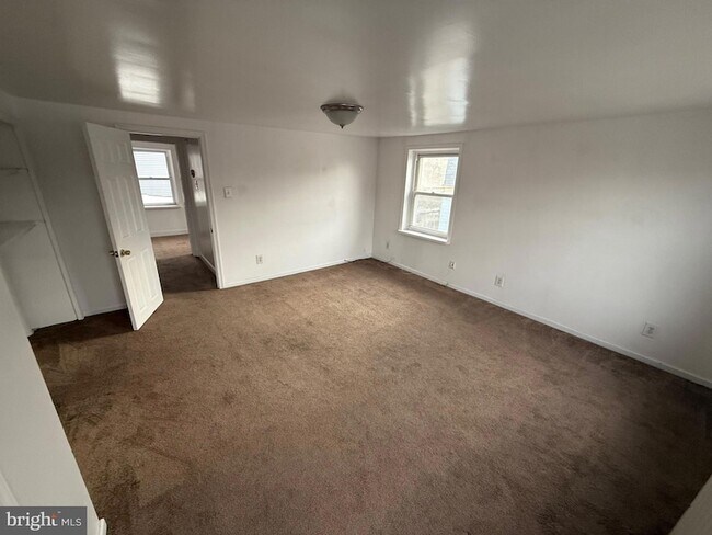 Building Photo - 600 E Girard Ave