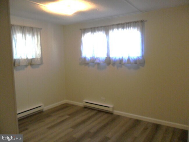 Building Photo - 301 Tichy Dr