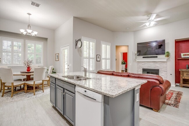 Building Photo - 709 Scenic Ranch Cir