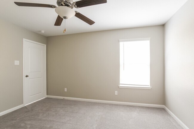 Building Photo - 27084 Leonardo Dr