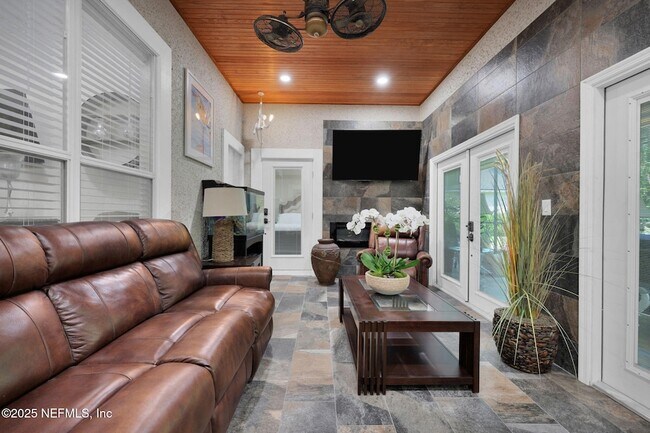 Building Photo - 526 Oakmont Dr