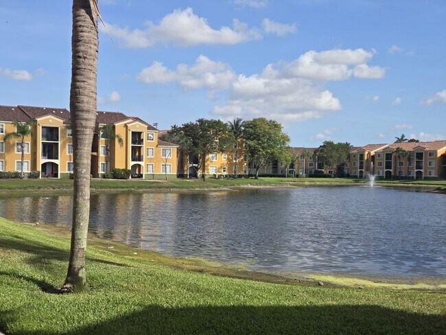 Building Photo - RESORT STYLE, BEAUTIFUL 2 BEDROOM AND 2 BATHROOMS ON THE TOP FLOOR
