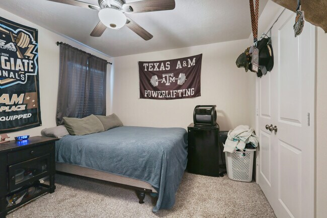 Building Photo - 1320 Kingsgate Dr