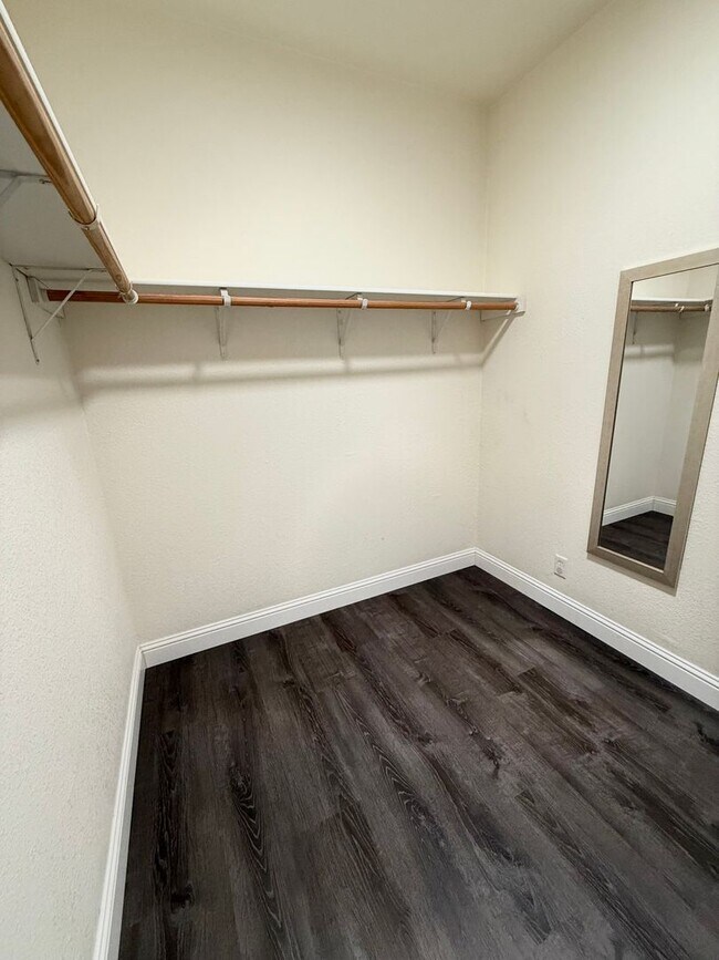 Building Photo - BEAUTIFUL 4 BEDROOM 2 BATH HOME IN ARROYO ...