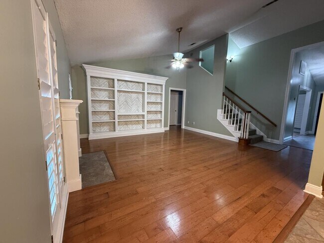 Building Photo - 2065 Juniper Dr