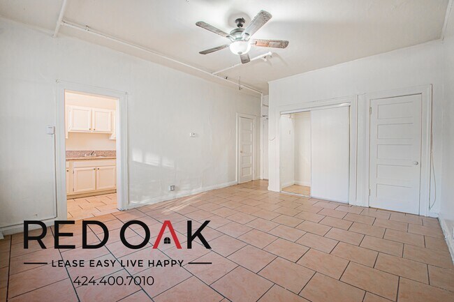 Building Photo - 1000 S Grand View St