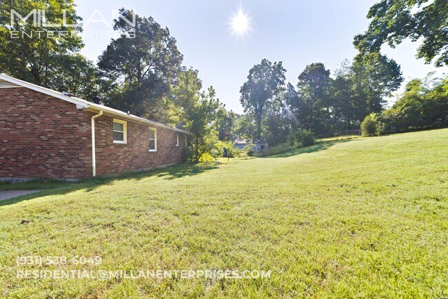 Building Photo - Open-Concept 3BR Home Near Fort Campbell
