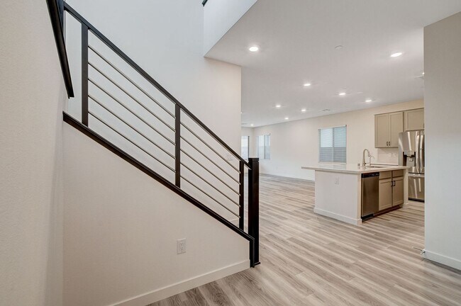 Building Photo - Spacious 3-Bed Summerlin Home with Den, Lo...