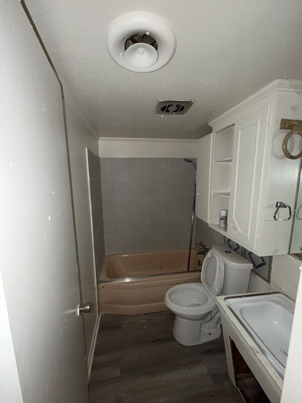 Building Photo - 663 Queen Julianna Ln