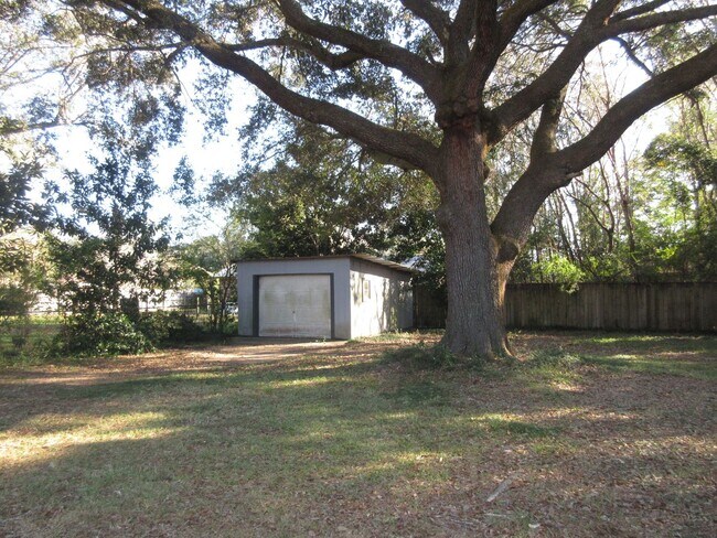 Building Photo - Cute 3 Bedroom in Pace