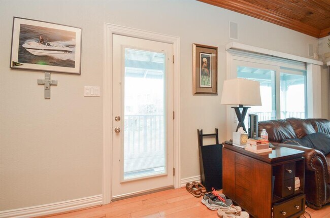 Building Photo - 400-1/2 4th St