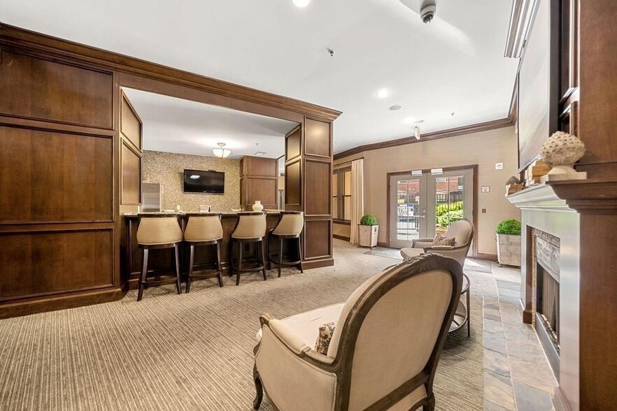 Building Photo - 901 Abernathy Rd NE