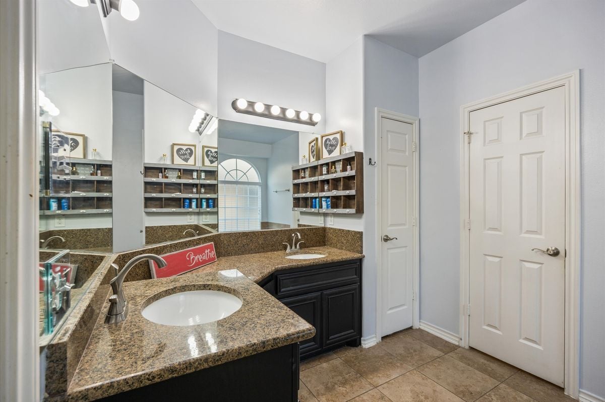 Building Photo - 3011 Rustic Gardens Dr