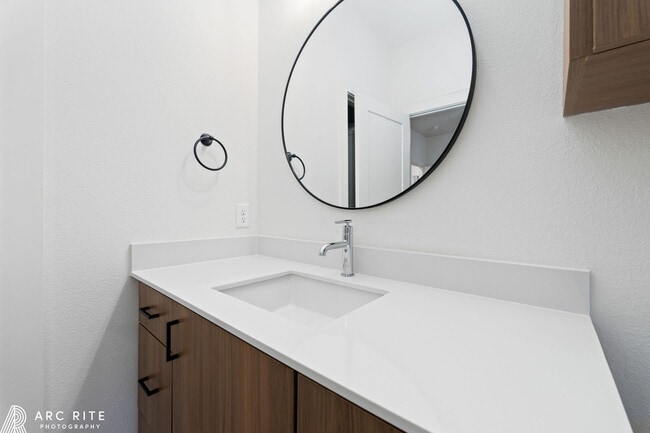 Building Photo - 4523 22nd Pl