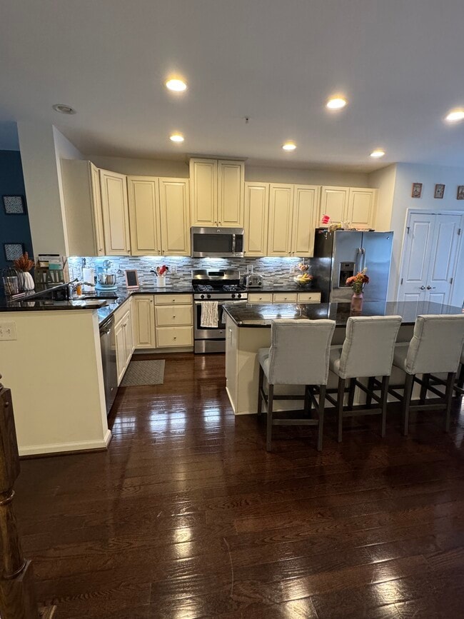 Building Photo - 721 Bender Rd