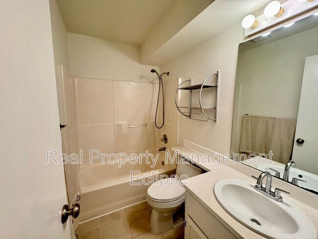 Building Photo - 7126 NE 165th Pl