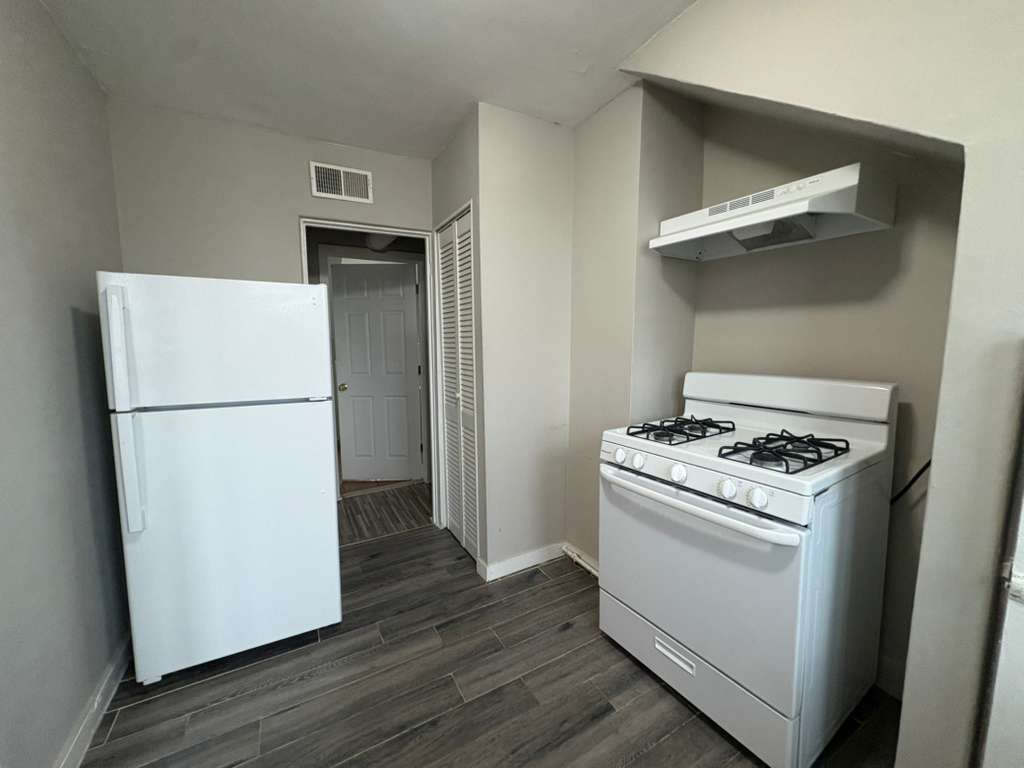 Building Photo - 1260 Whalley Ave