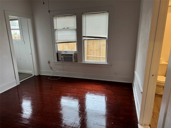 Building Photo - 1610 W Sidnor St