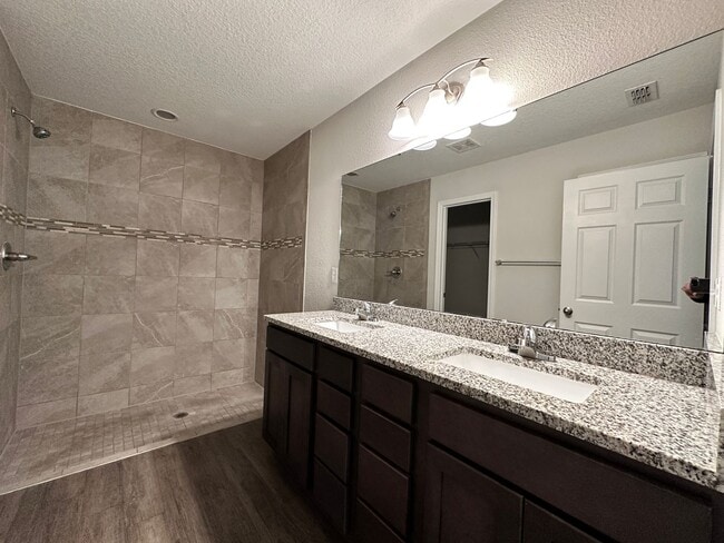 Building Photo - Four Bedroom Home on Belfort Rd.