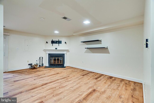 Building Photo - 5708 Heritage Crossing Ct