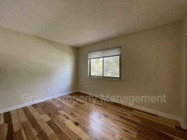 Building Photo - 8741 W 89th Pl