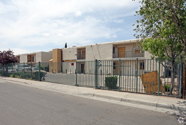 Building Photo - Large Bedrooms and Balconies!