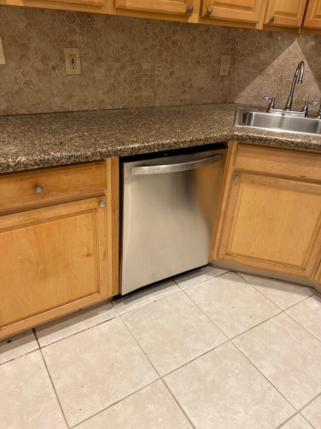 Building Photo - 3115 Oakland Shores Dr