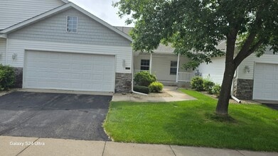 Building Photo - Remodeled Monticello MN Townhouse