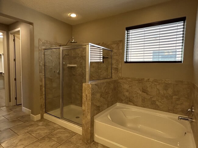 Building Photo - 7115 Vista Terraza Dr NW