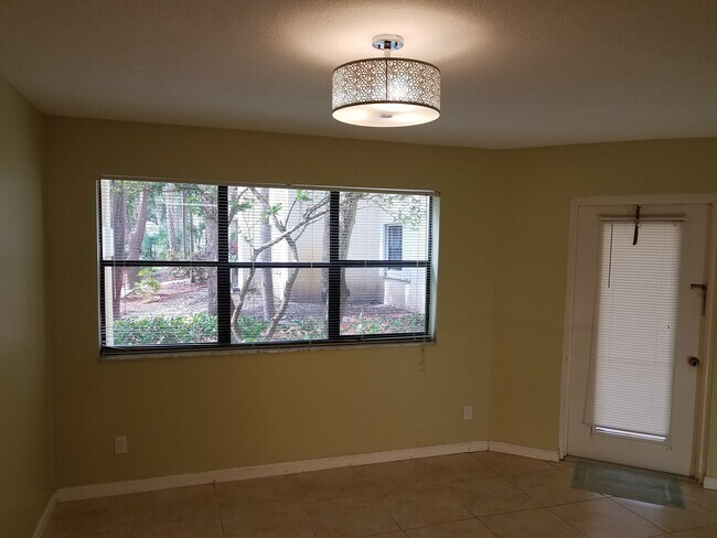 Living room is nicely laid out. There are mini-blinds that can be closed for privacy. - 550 S Park Rd