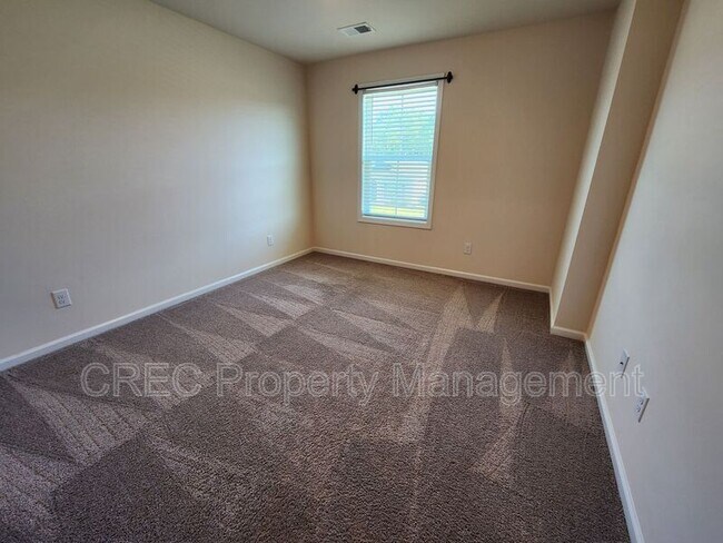 Building Photo - 260 Hyrne Dr