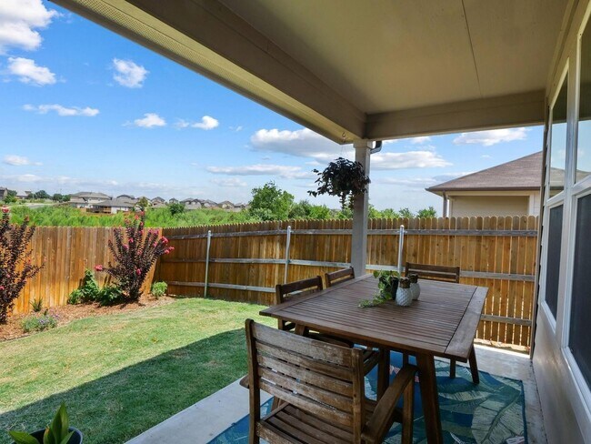 Building Photo - Greenbelt Home in San Marcos