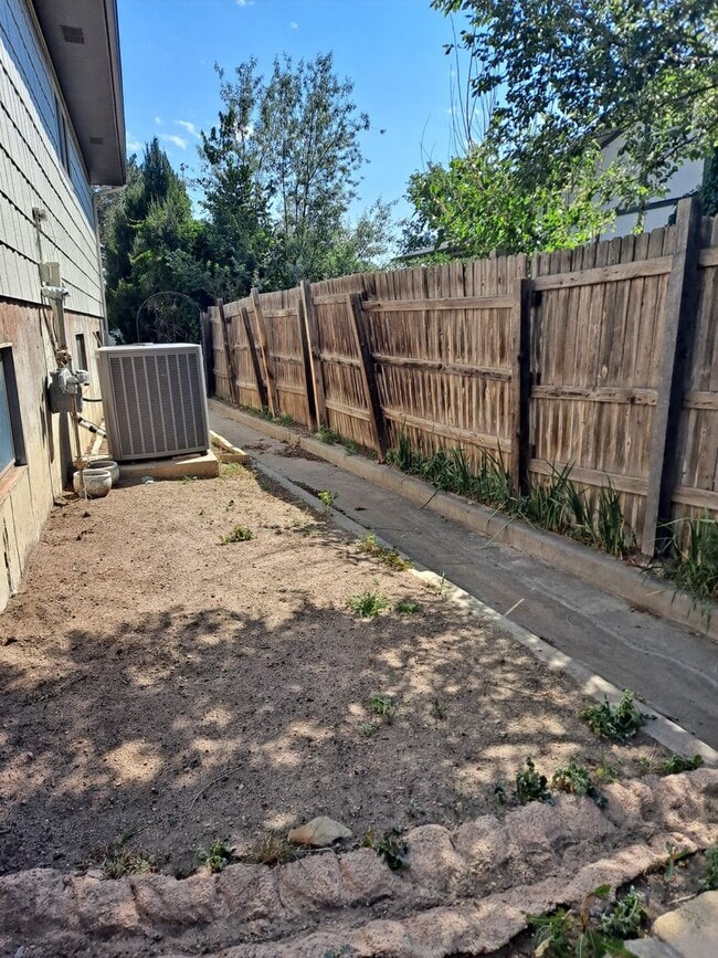Building Photo - ALL PROSPECTIVE TENANTS MUST SUBMIT A $58 ...