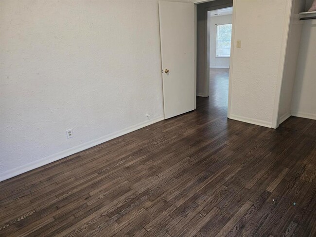 Building Photo - 5408 Joe Sayers Ave