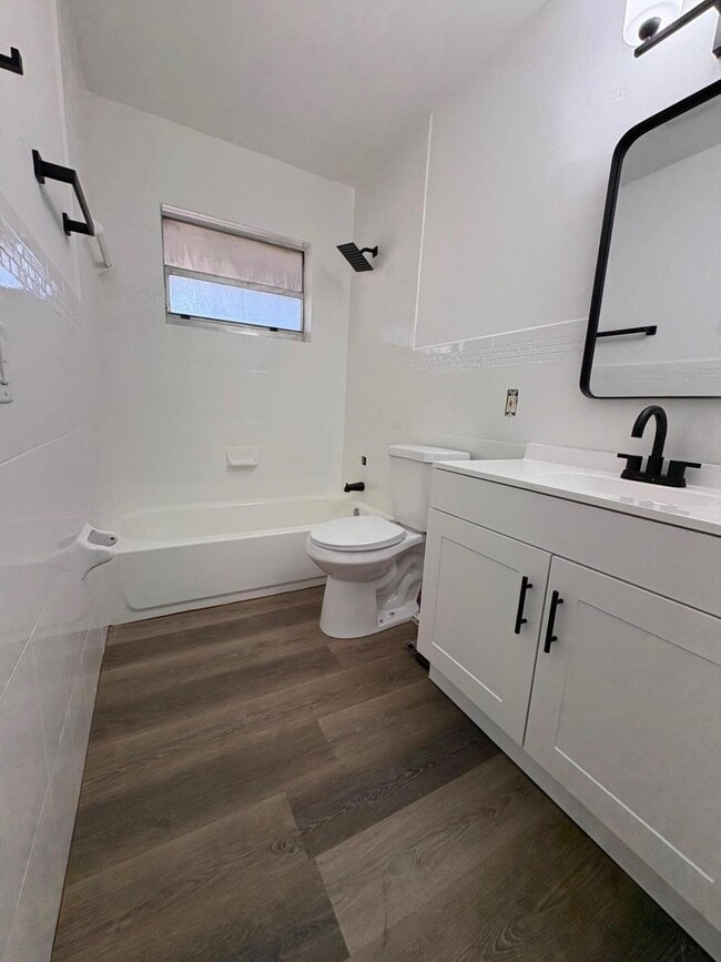 Building Photo - 1150 E Sample Rd