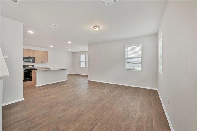 Building Photo - 116 Honeybee Ln