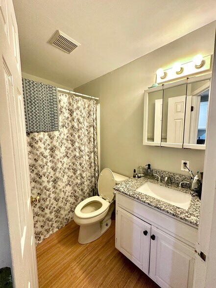 Building Photo - 68 Broadway