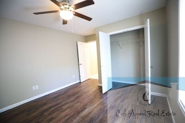 Building Photo - Utilities included!! Internet included!! Spacious 2 bed /2 full bath apt - includes washer/dryer