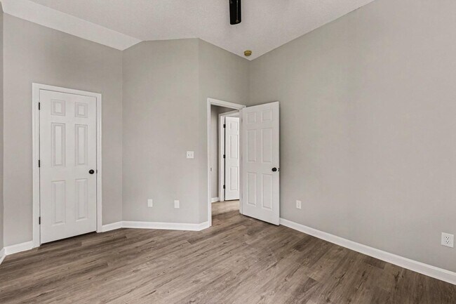 Building Photo - 1854 Oleander Ct