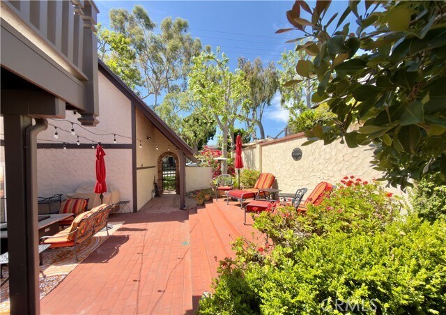 Building Photo - 327 Aster St