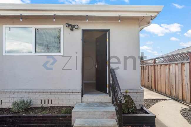 Building Photo - 1765 Landana Dr