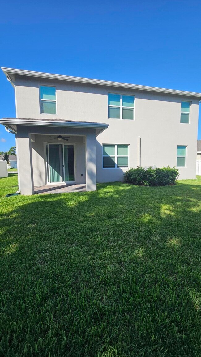Building Photo - 5351 SE Cable Dr