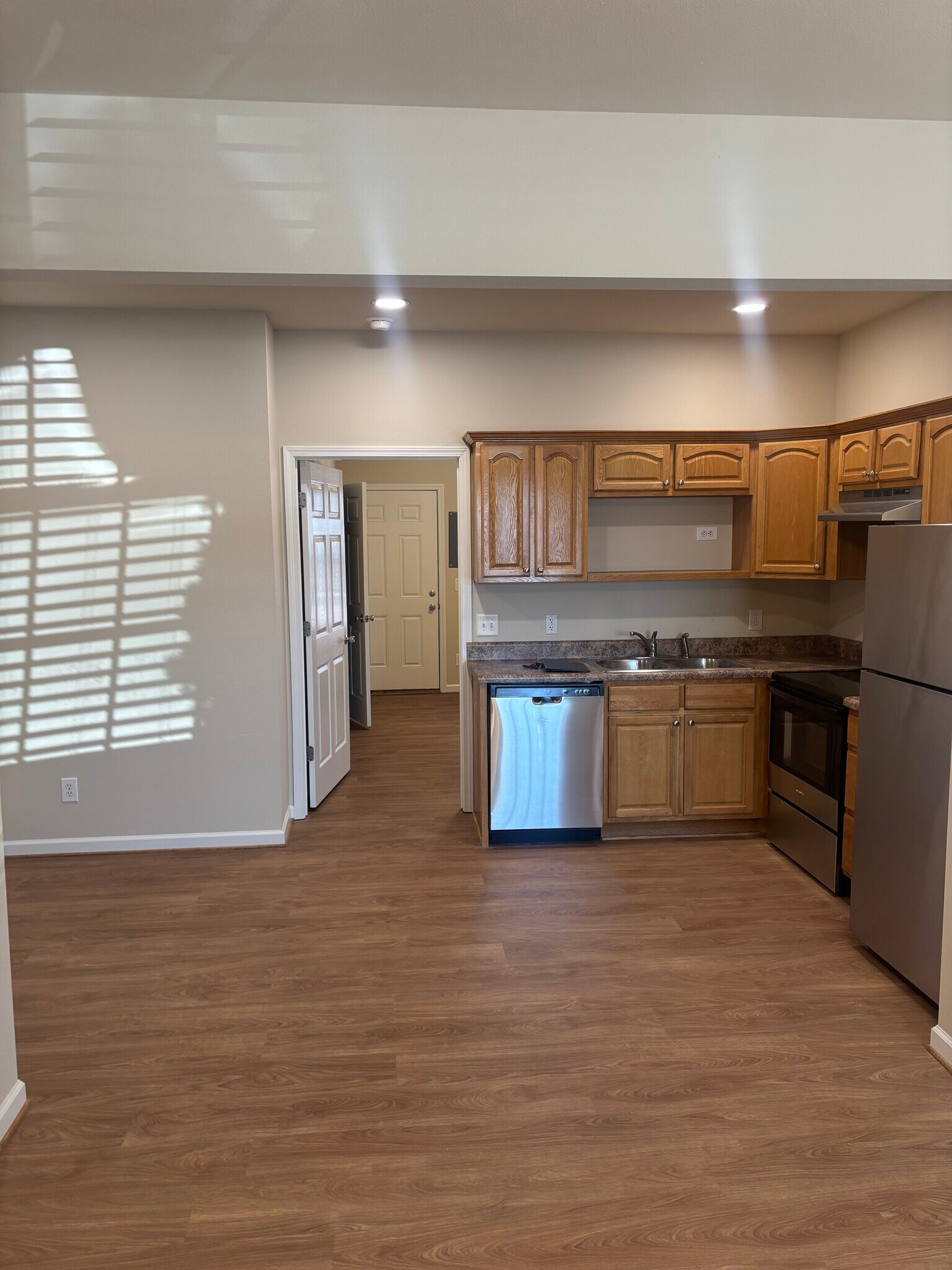 Kitchen with eating area to left - 130 E Center Town Dr
