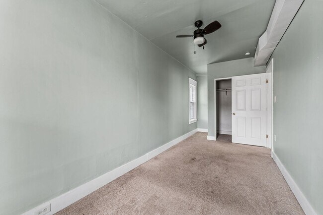 Building Photo - Original Charm with Modern Updates. PETS WELCOME