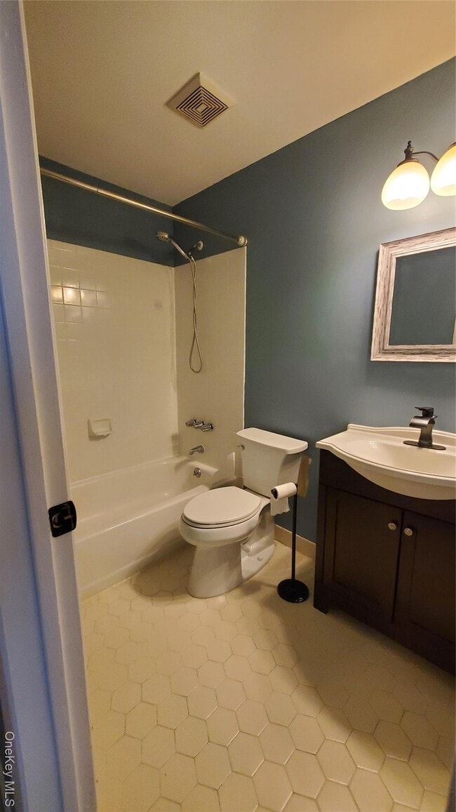 Building Photo - 1404 Sara Cir