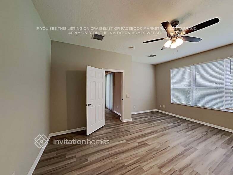 Building Photo - 9320 Black Thorn Loop