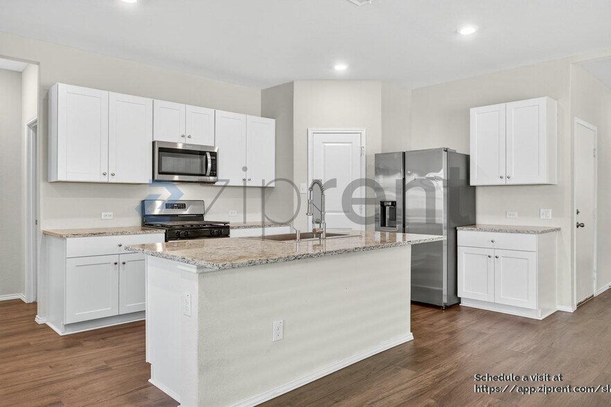 Building Photo - 2885 Wolfcreek