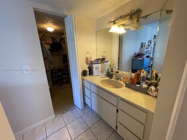 Building Photo - 9010 SW 125th Ave